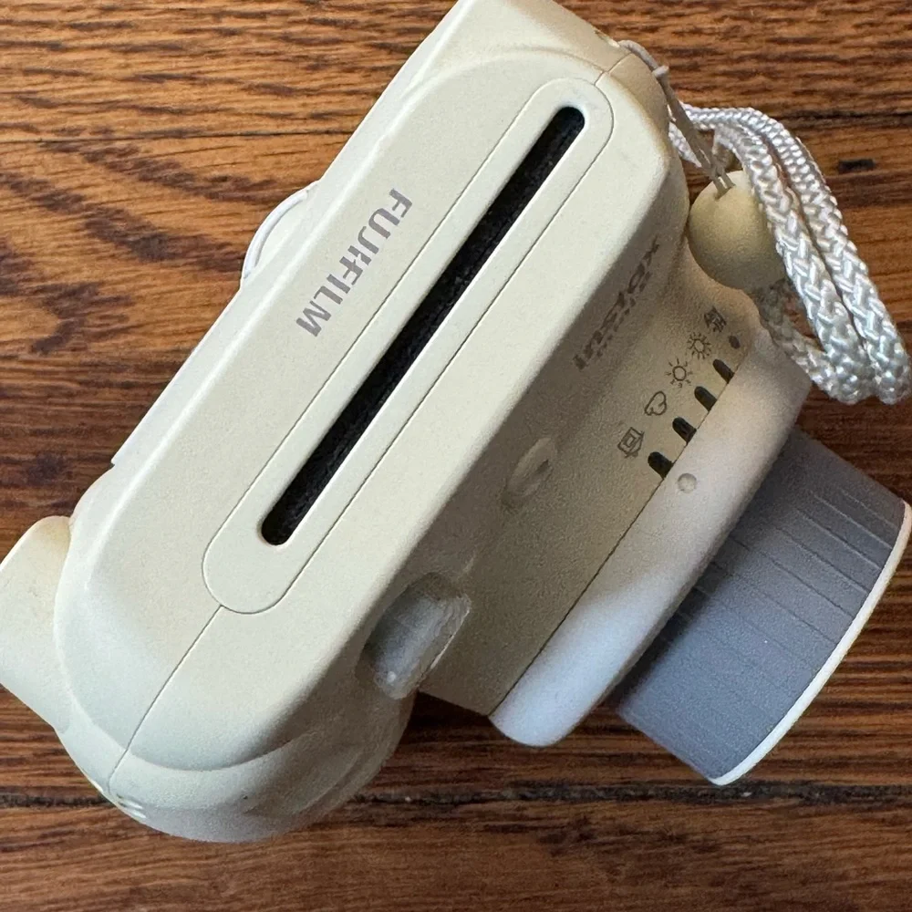 Fuji-film Instax Mini 8 Instant Camera - Cream